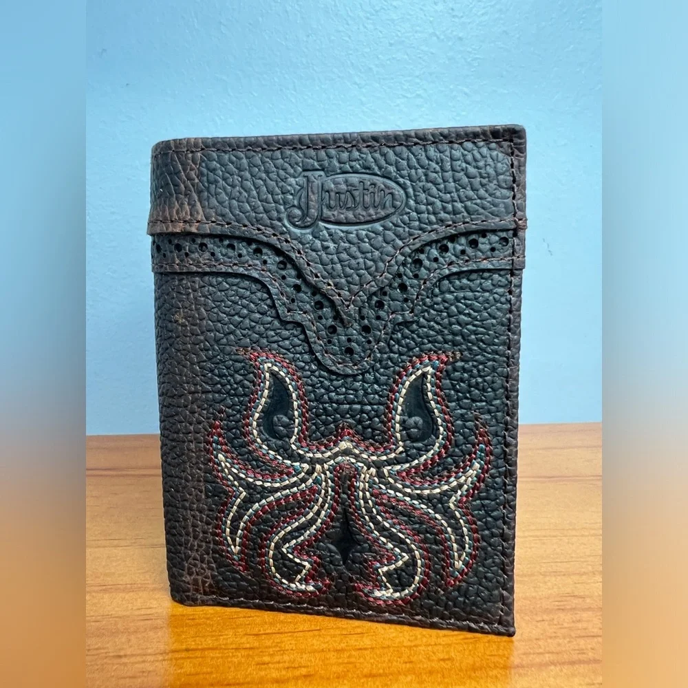 JUSTIN BOOTS NIB NWT Genuine Leather Trifold Western Boot Stitch Men Logo Wallet